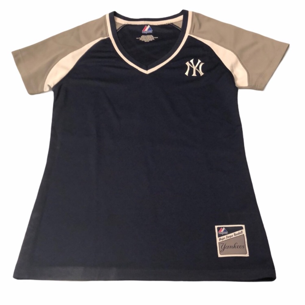 New York Yankees v neck baseball t-shirt size small